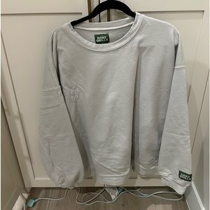 Women’s Daily Drills oversized sweatshirt. M/L